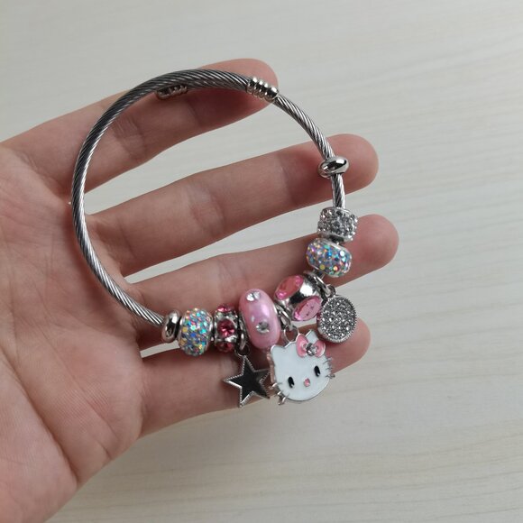 💫 ⭐Hello Kitty Charm Pendant Tone Bangle Bracelet Silver & Pink 💖 - Picture 4 of 4